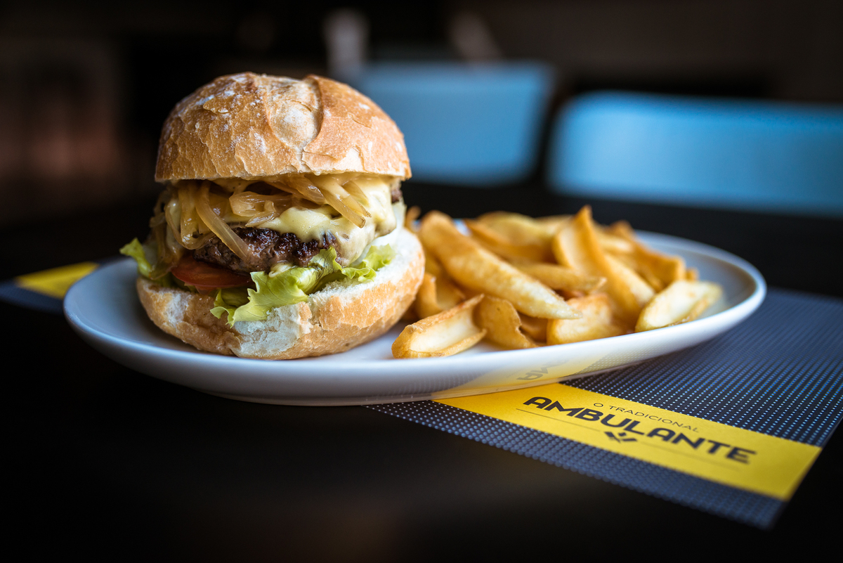 hamburguer com batata frita,  fotografia gastronomica, fotografia de gastronomia, fotografia de comida, fotografia gastronomica curitiba, fotógrafo de gastronomia, fotógrafo curitiba, fotógrafo de gastronomia Curitiba, geísa borrelli fotografia