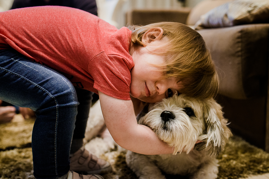 criança com cachorro, fotografo, curitiba, ensaio familia, ensaio lifestyle, fotografo lifestyle, lifestyle, fotografo curitiba, fotografia documental, fotografia de familia, ensaio familia, fotografo familia