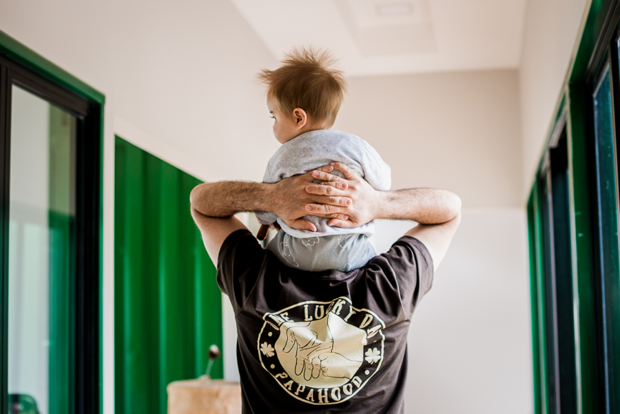 filho no cangote, fotografo, curitiba, ensaio familia, ensaio lifestyle, fotografo lifestyle, lifestyle, fotografo curitiba, fotografia documental, fotografia de familia, ensaio familia, fotografo familia, fotografia lifestyle, fotografia de familia