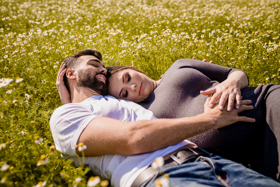 Ensaio fotográfico em casa, fotografia de família, mulher gestante, mãe pai e filha, fotografia de família, ensaio de família, ensaio fotográfico lifestyle, gestante Curitiba, fotógrafo Curitiba, ensaio fotográfico gestante