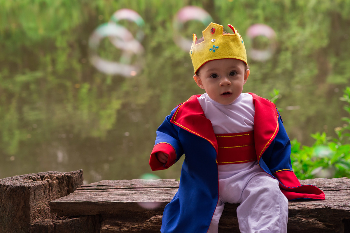 Ensaio infantil BH, ensaio infantil temático, ensaio pequeno príncipe, criança linda, foto de criança, foto linda de criança, criança brincado com bolhas de sabão.
