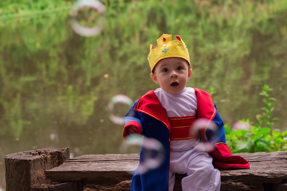 Ensaio infantil BH, ensaio infantil temático, ensaio pequeno príncipe, criança linda, foto de criança, foto linda de criança, criança brincado com bolhas de sabão.