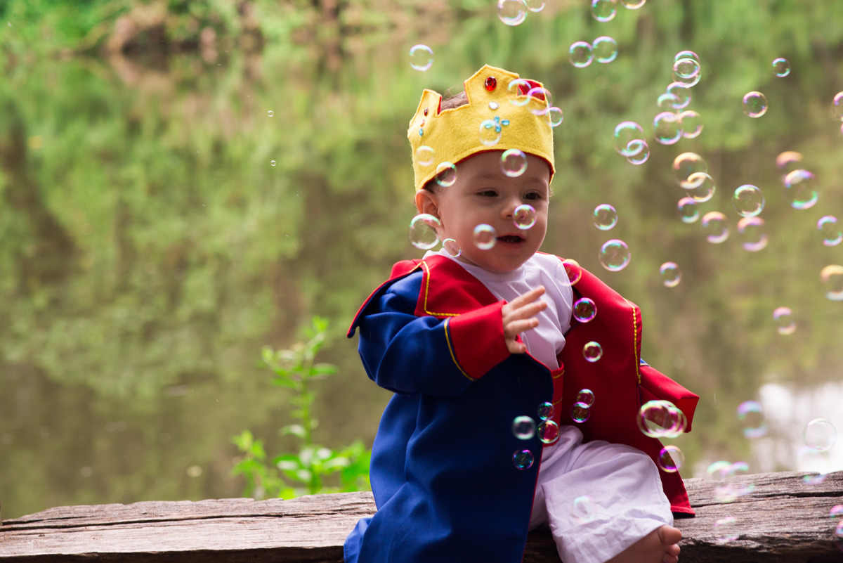 Ensaio infantil BH, ensaio infantil temático, ensaio pequeno príncipe, criança linda, foto de criança, foto linda de criança, criança brincado com bolhas de sabão.