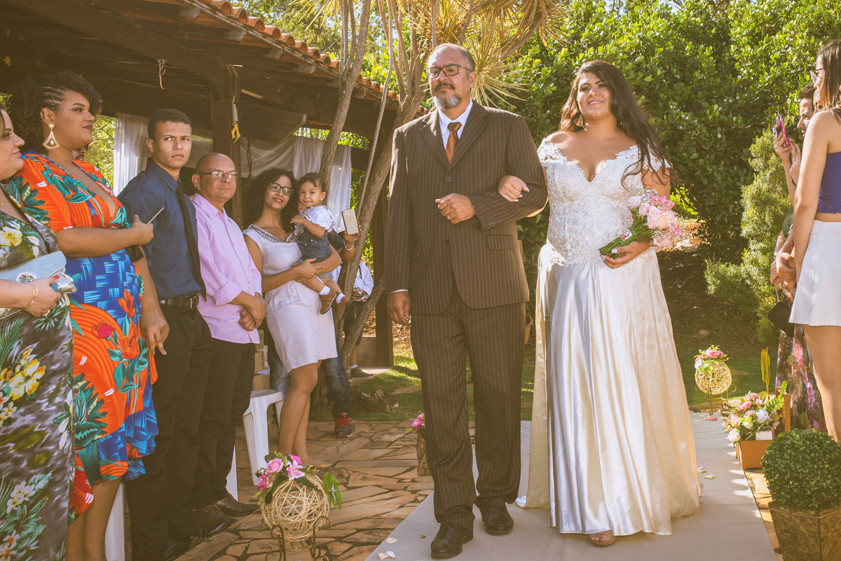 Casamento sitio, casamento sitio grande BH, casamento dia lindo, casamento céu azul,  decorações de casamento, entrada da noiva.