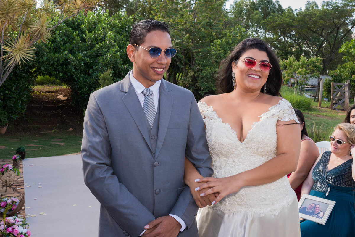 Casamento sitio, casamento sitio grande BH, casamento dia lindo, casamento céu azul,  decorações de casamento, noivo usa azul noiva usa rosa.