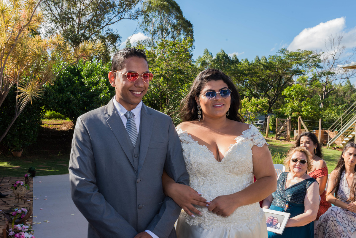 Casamento sitio, casamento sitio grande BH, casamento dia lindo, casamento céu azul,  decorações de casamento, noivo usa rosa noiva usa azul.