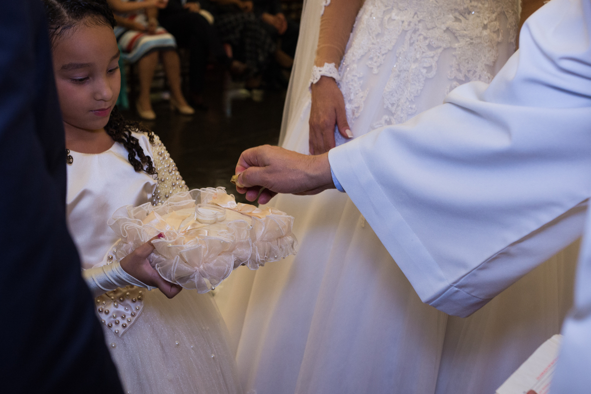 Paroquia Santo Antônio Pampulha, casamento BH, cerimônia de casamento BH, entrega das aliança.