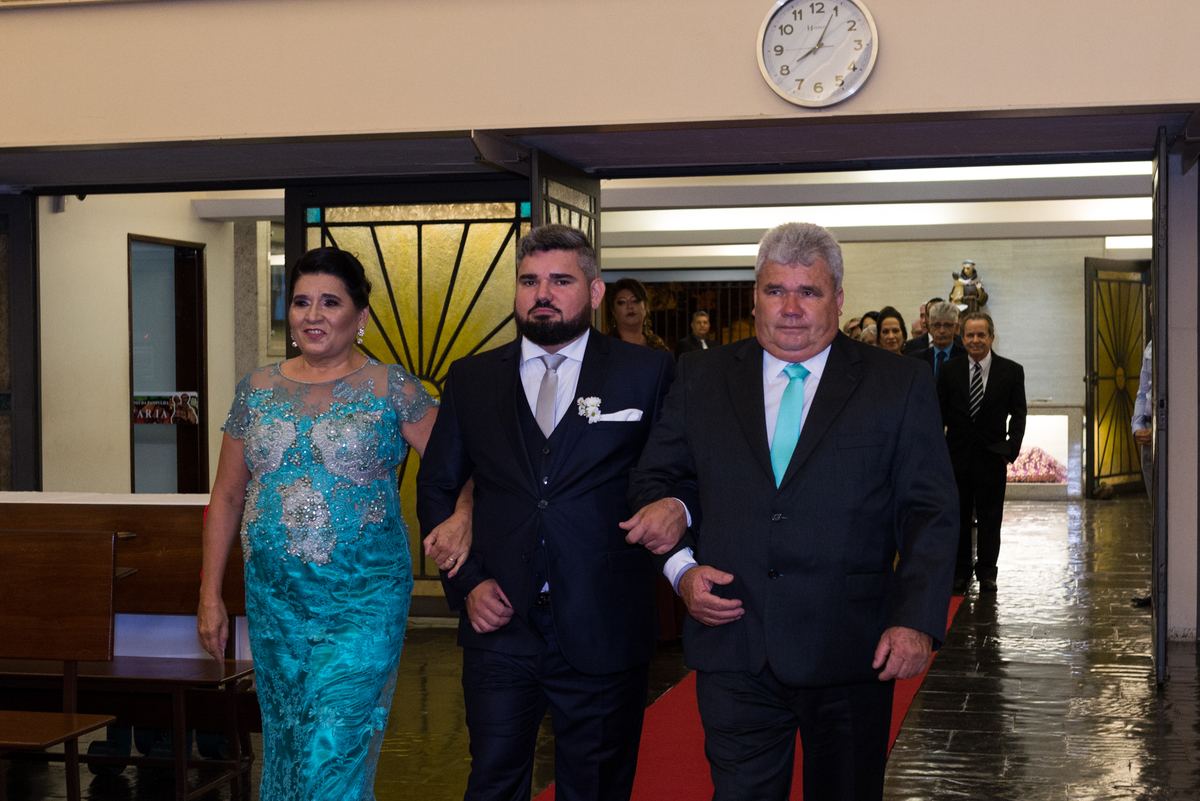 Paroquia Santo Antônio Pampulha, casamento BH, cerimônia de casamento BH, entrada do noivo.