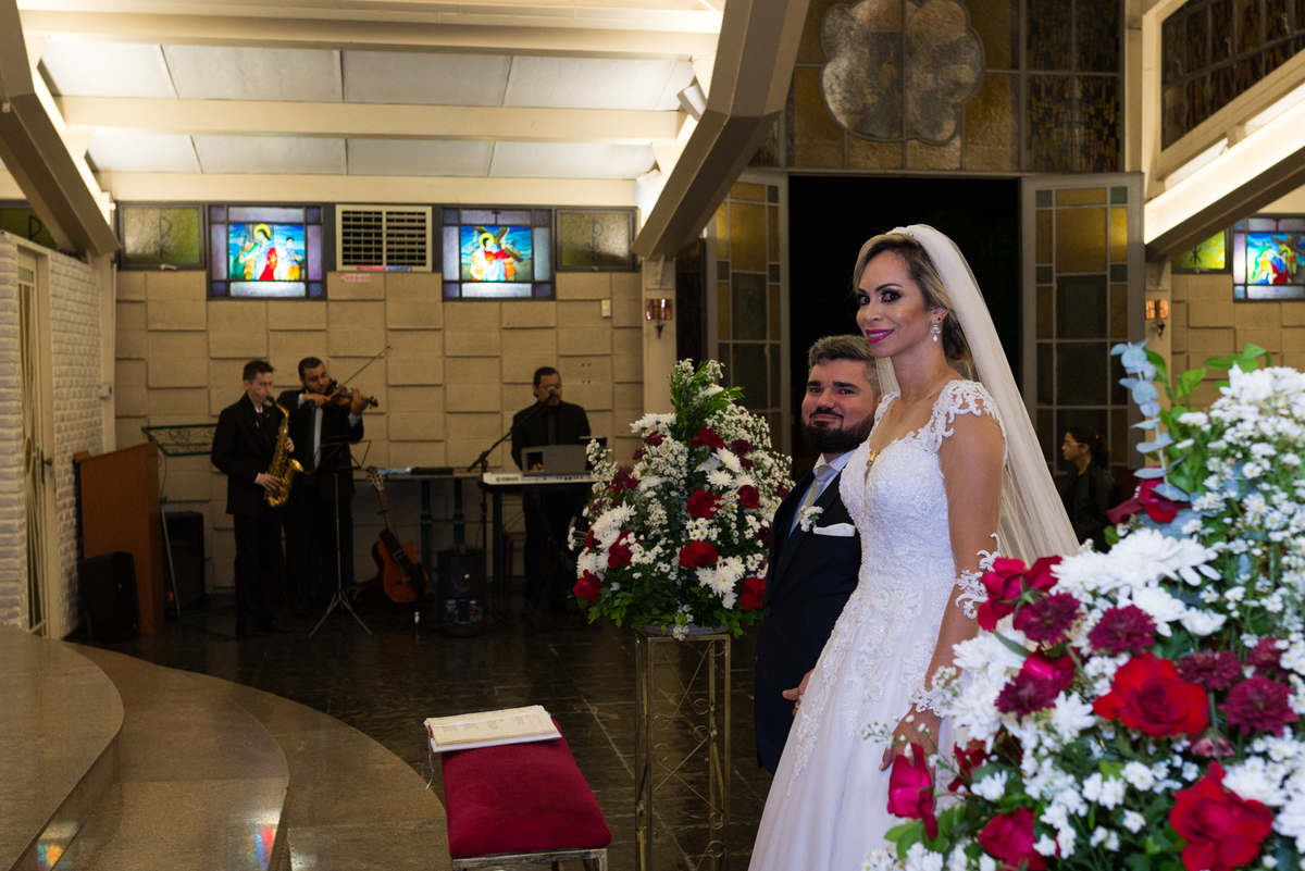 Paroquia Santo Antônio Pampulha, casamento BH, cerimônia de casamento BH, noiva e noivo felizes.