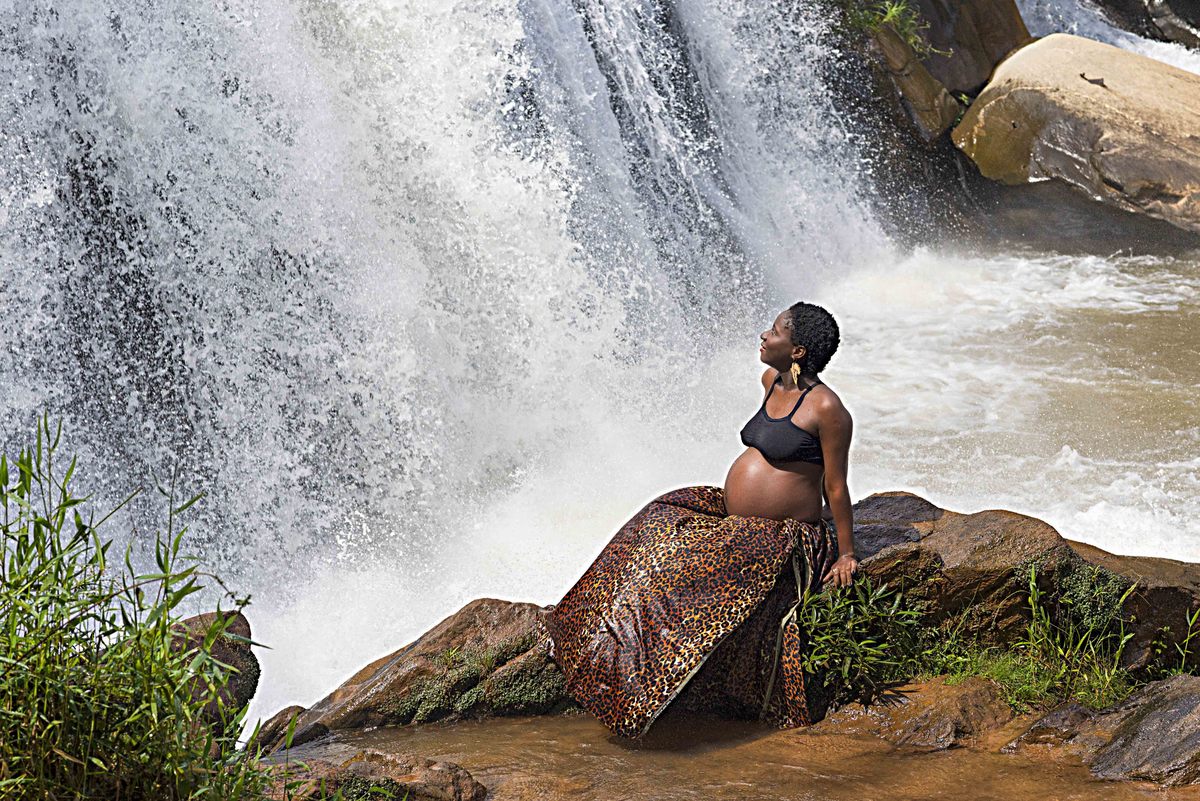 Ensaio feminino BH, ensaio fotográfico BH, ensaio lindo de gestante BH, gestante BH, beleza negra BH, mulher preta BH, beleza preta BH, beleza da mulher preta BH, black power, fotografo BH, ensaio fotográfico beleza negra, preta linda BH, negra linda BH