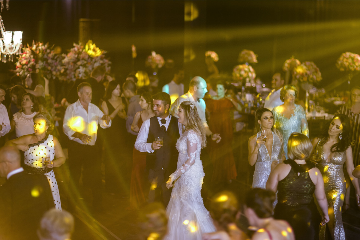 casal na pista de dança 