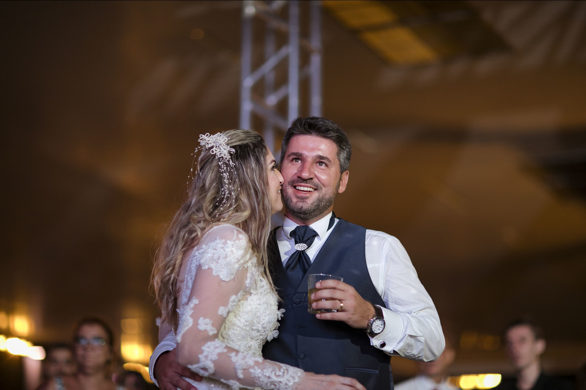 casal na pista de dança 
