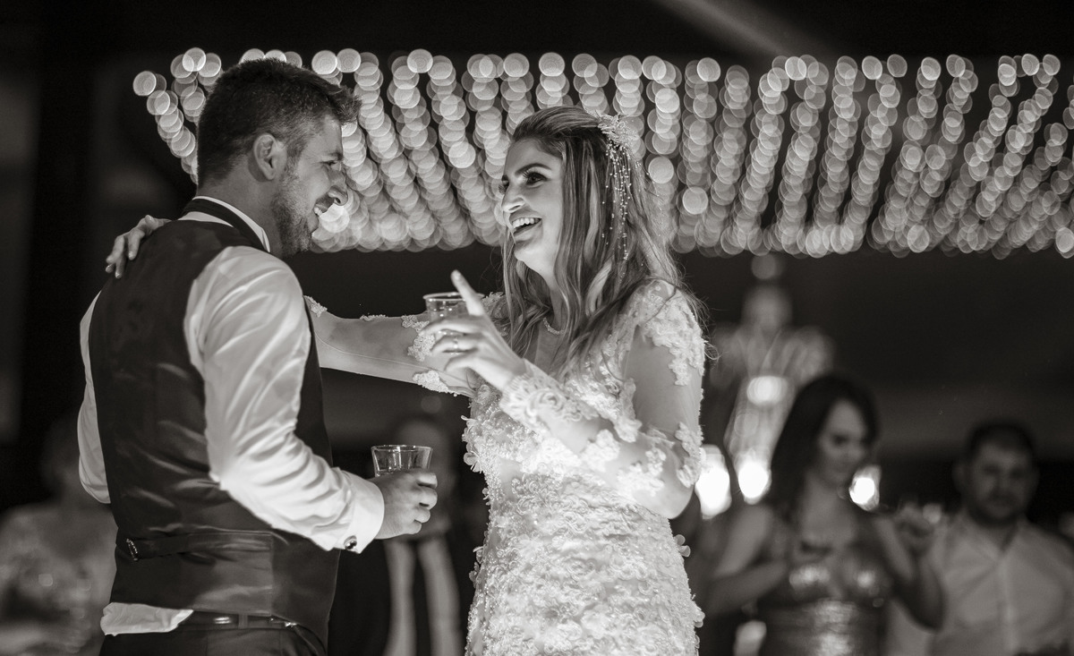 casal na pista de dança 