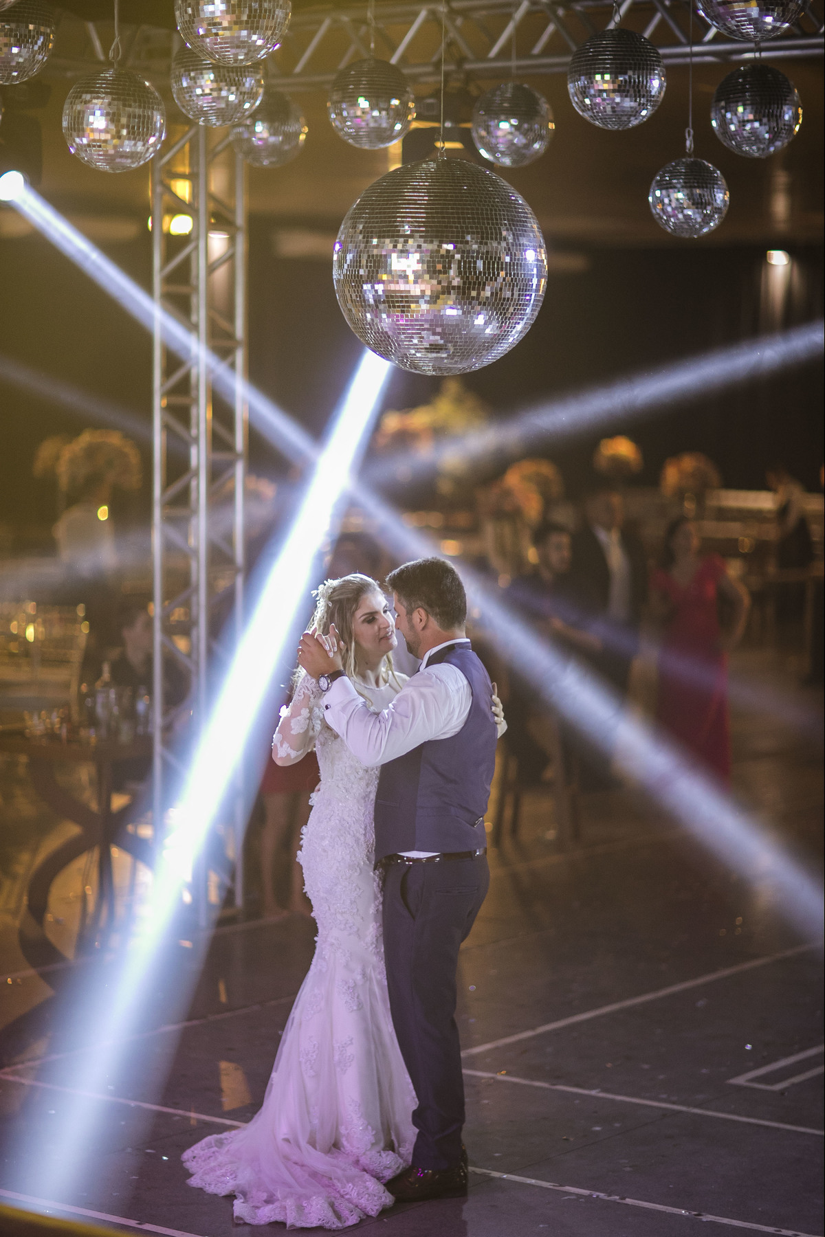 casal na pista de dança 