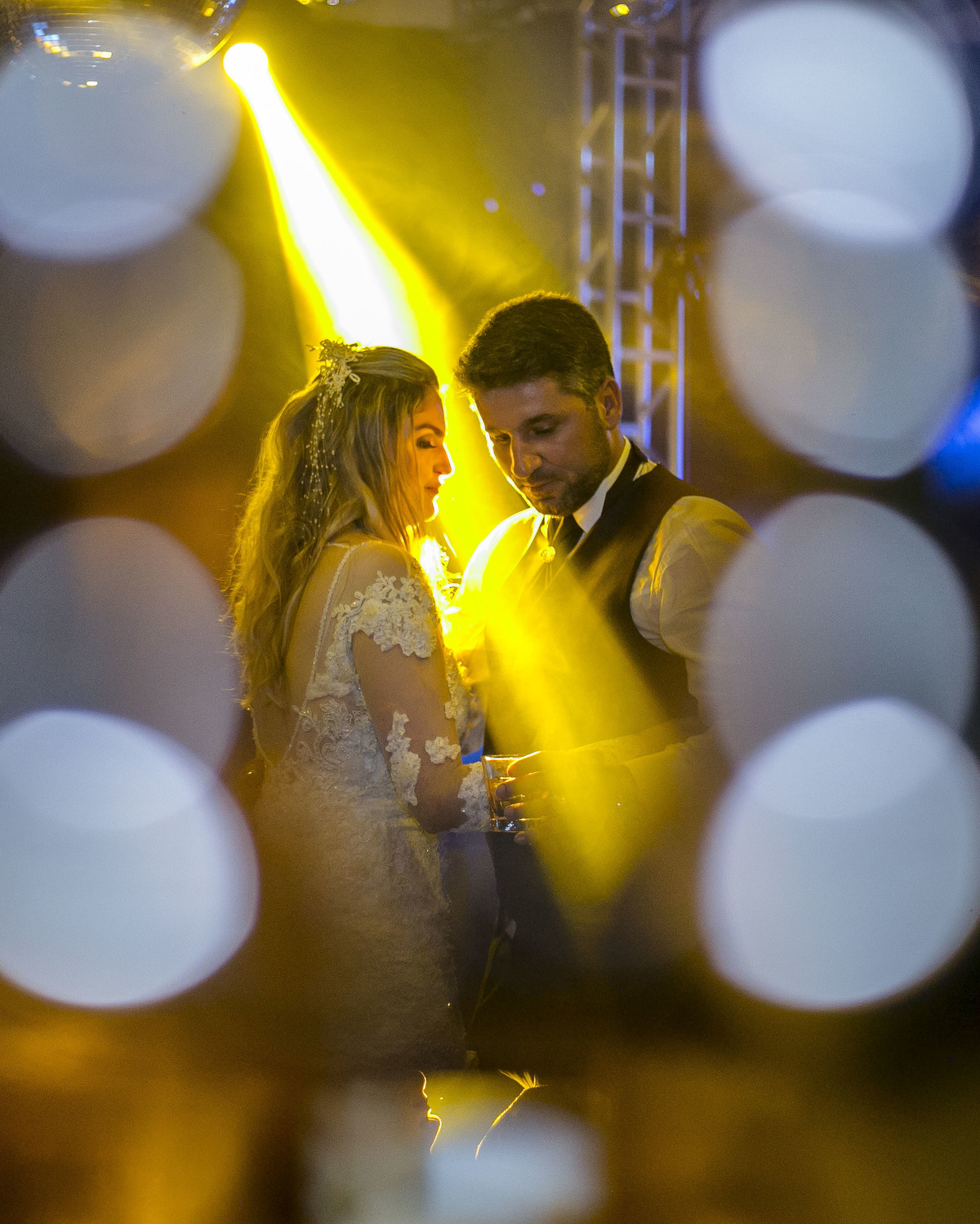 casal na pista de dança 