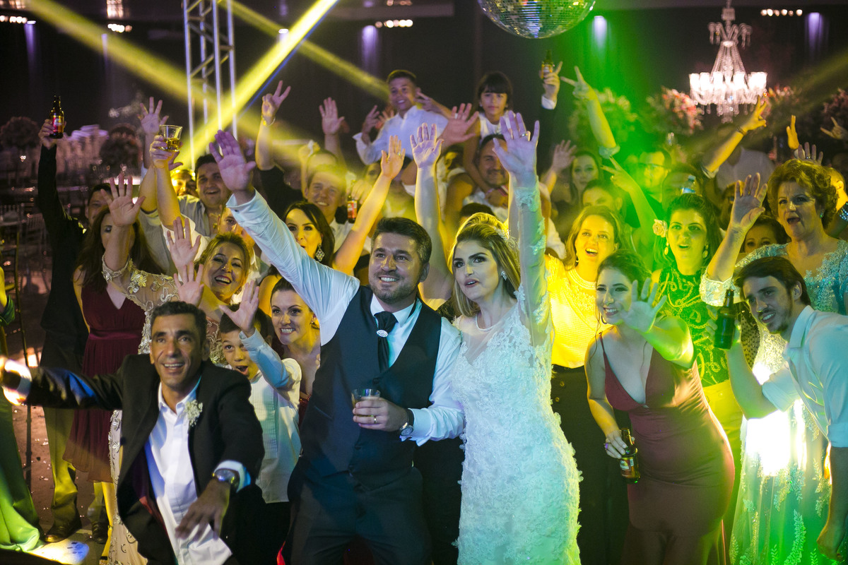 casal na pista de dança 