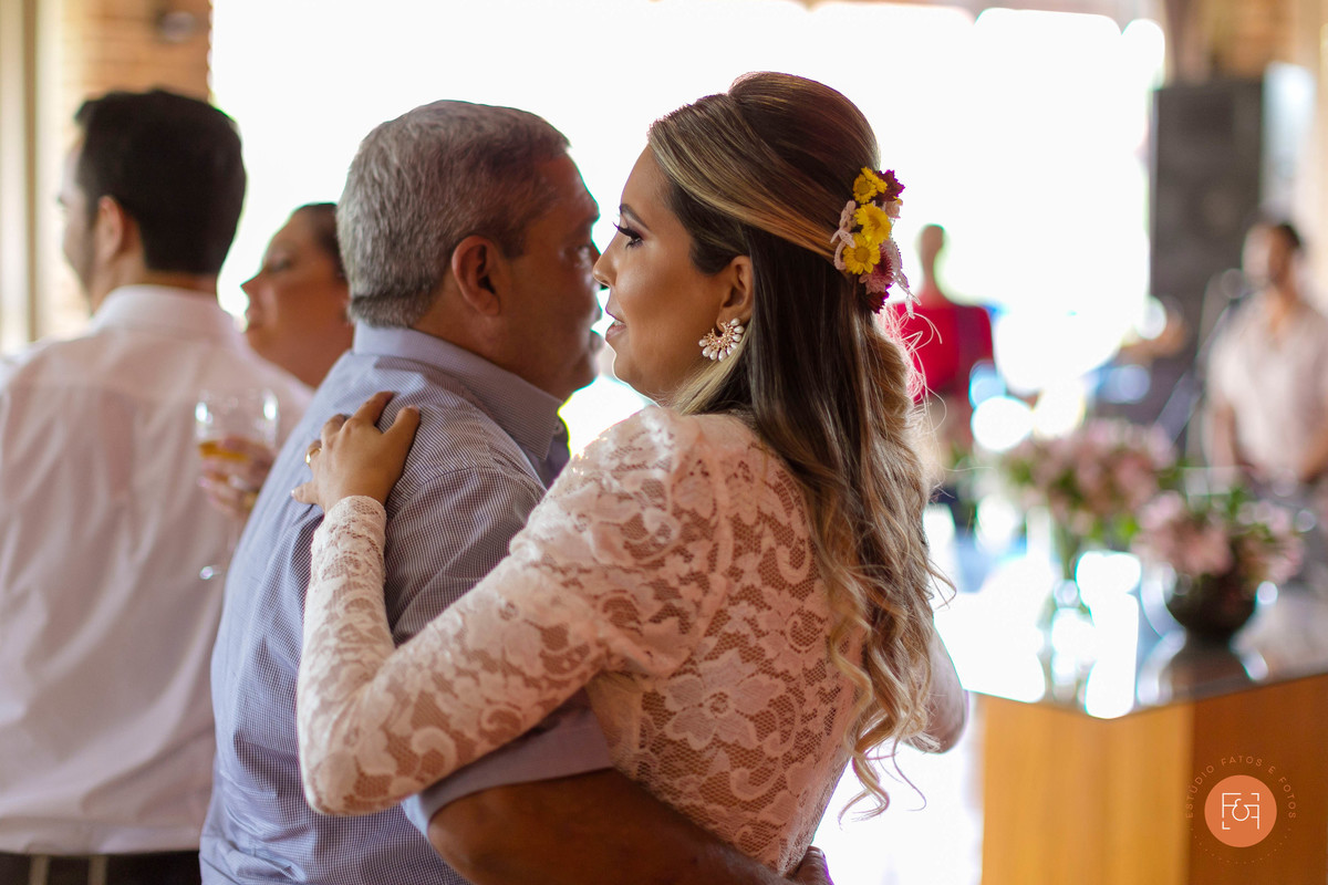 Noiva dançando com o pai