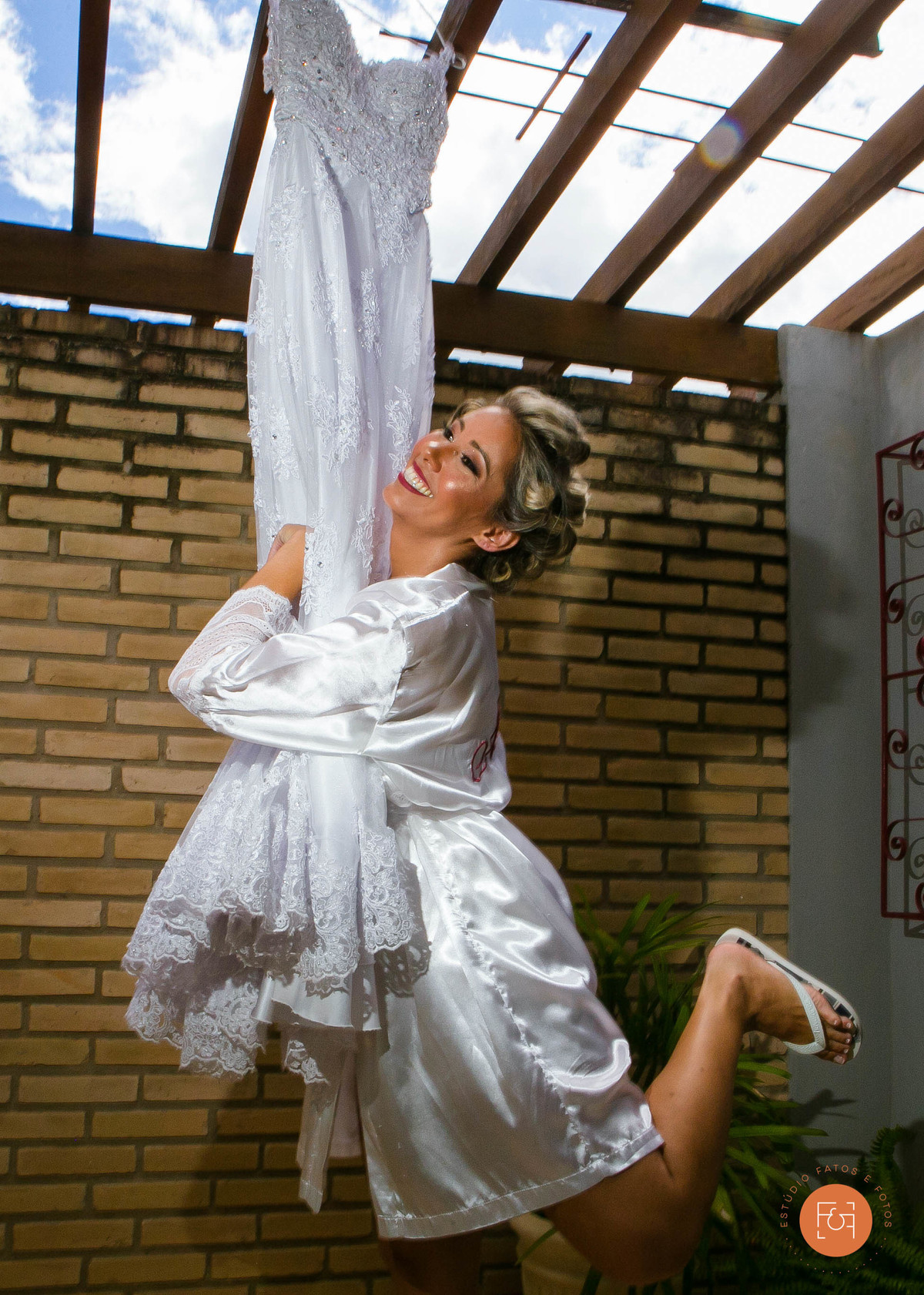 noiva curtindo seu vestido