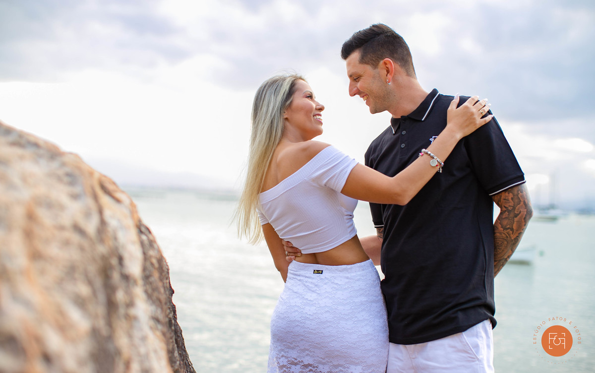 noivos em seu pré wedding