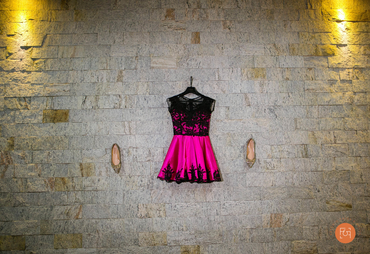 Vestido e Sapatos no salão