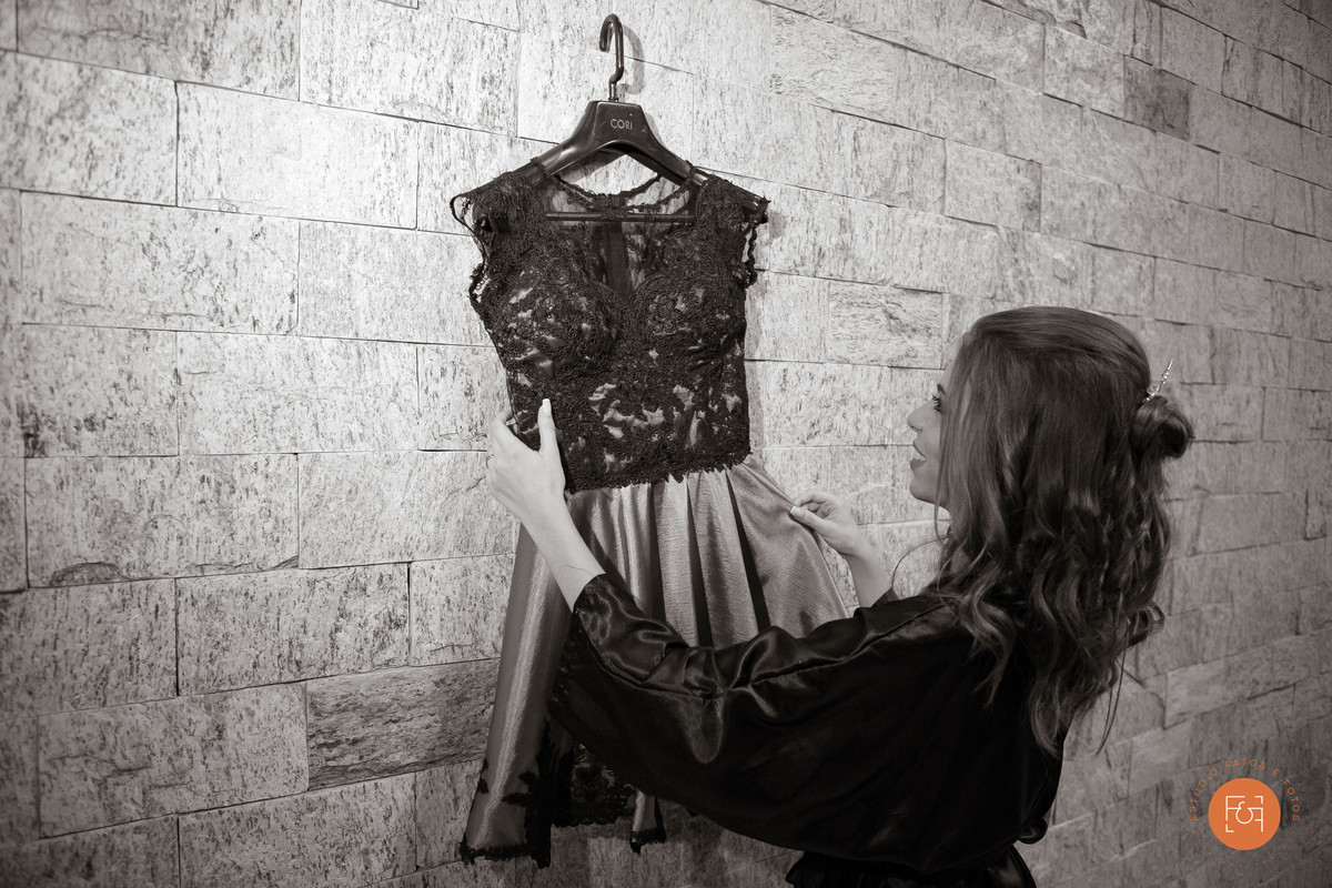 Apreciando seu vestido