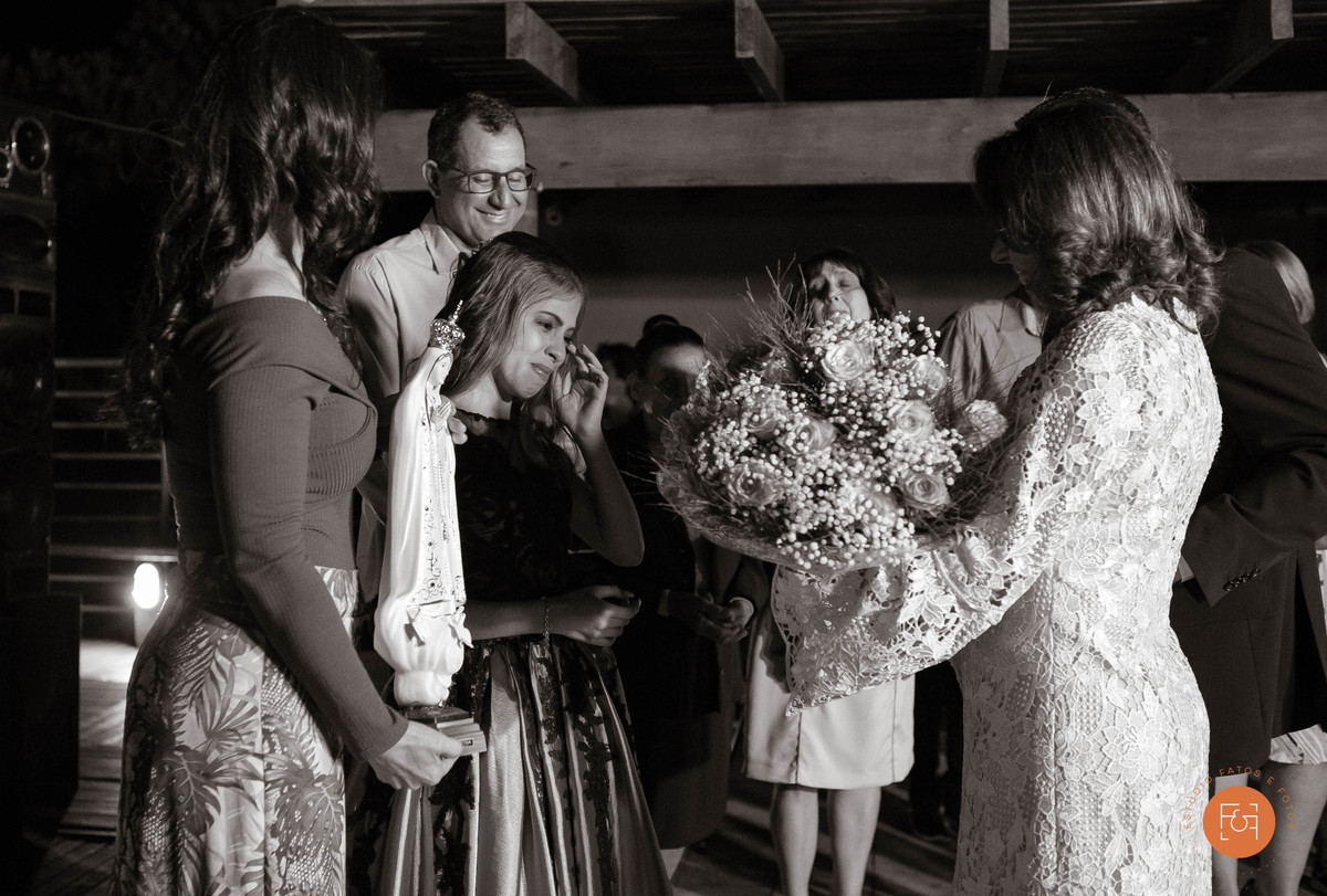 Momento de emoção na entrega das flores