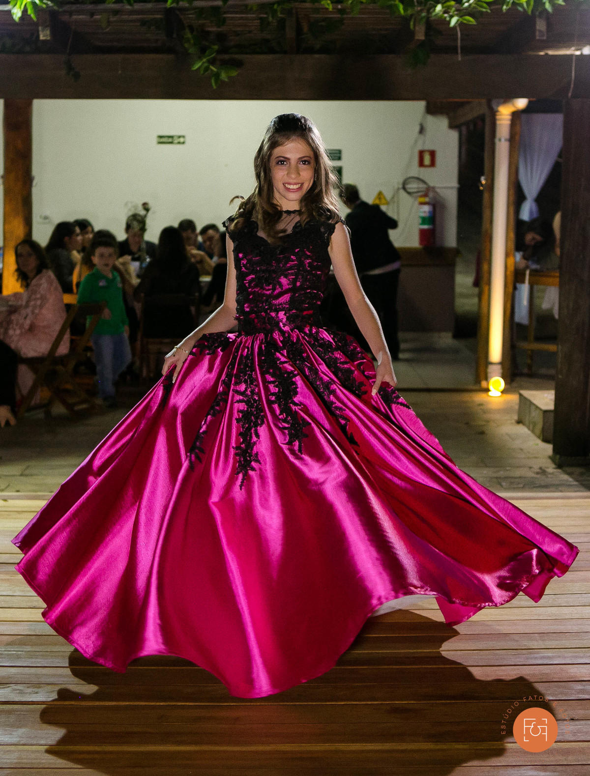 Debutante rodando vestido