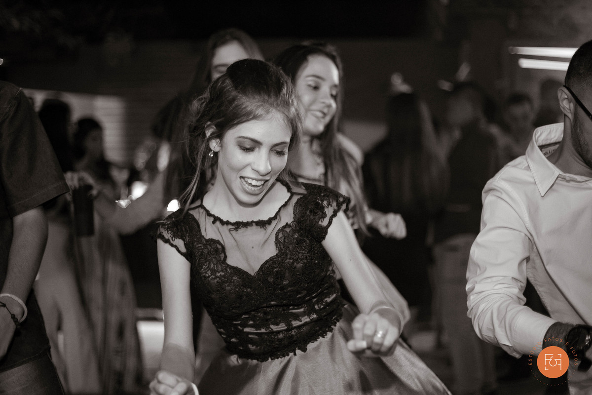 Aniversariante curtindo na balada