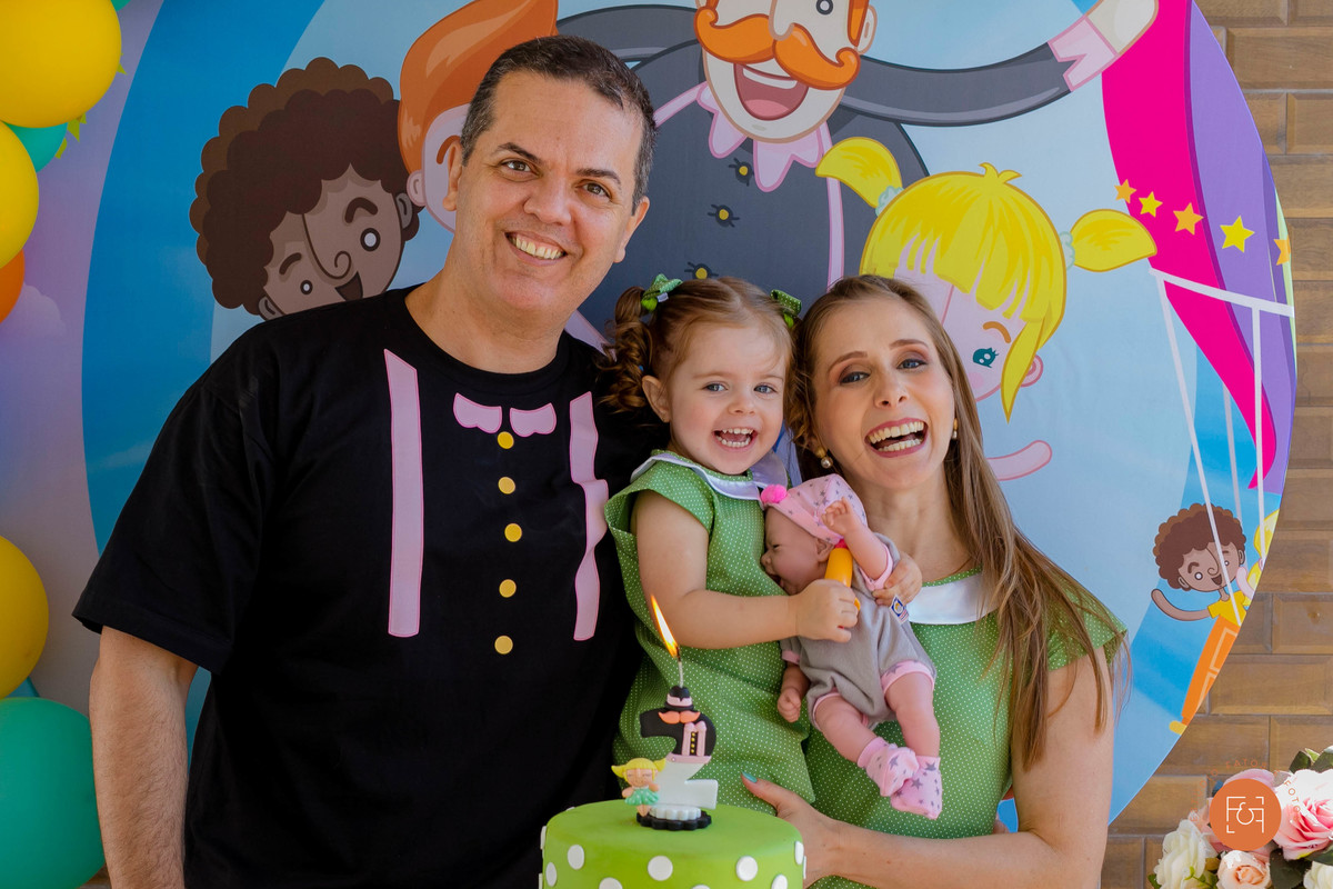 Família cantando parabéns