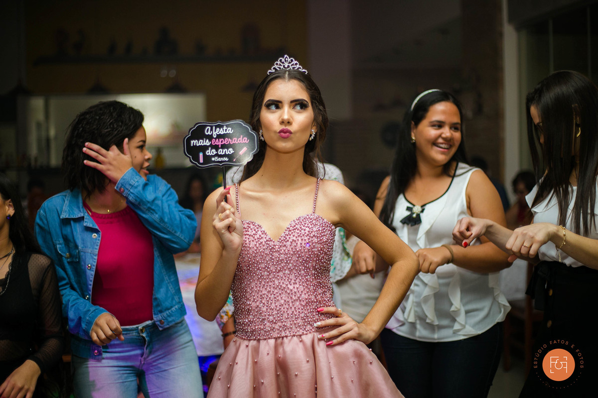 fazendo pose na balada