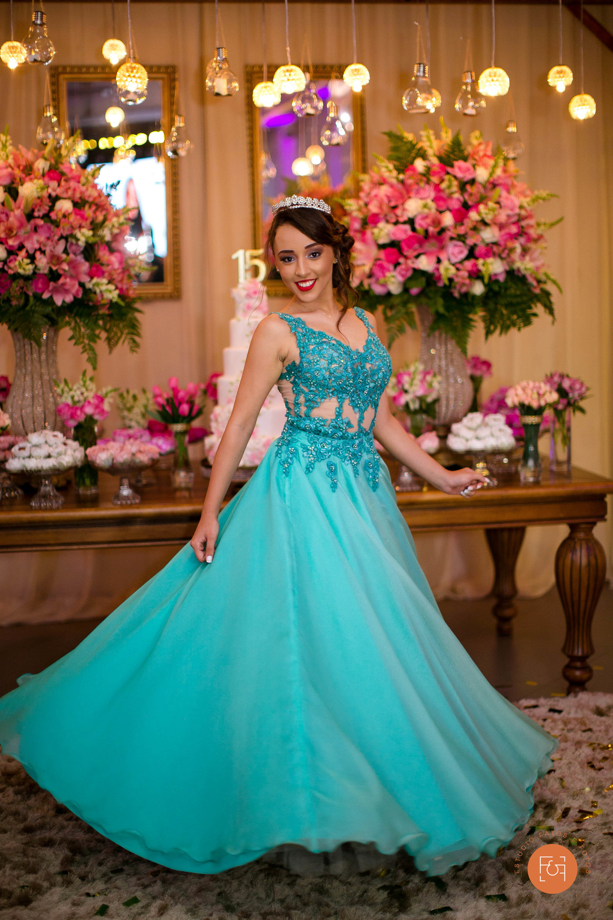 Debutante rodando o vestido