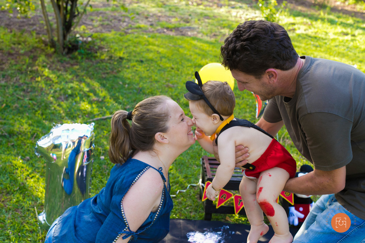 carinho e diversão com os pais