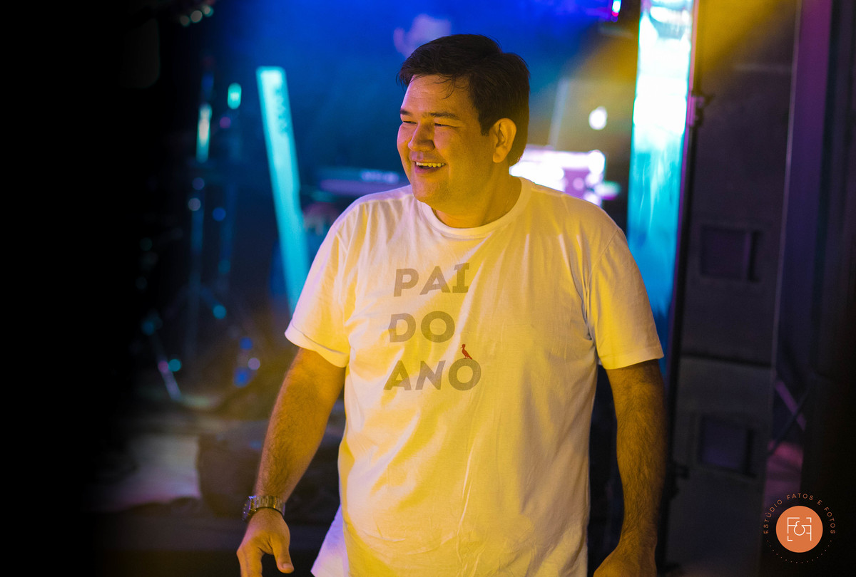 noivo na pista de dança