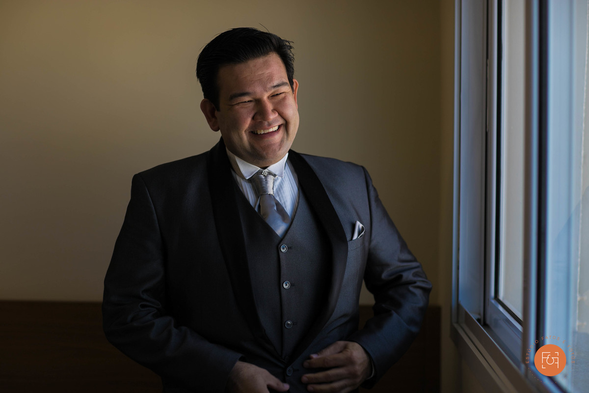 Making of noivo ajeitando terno