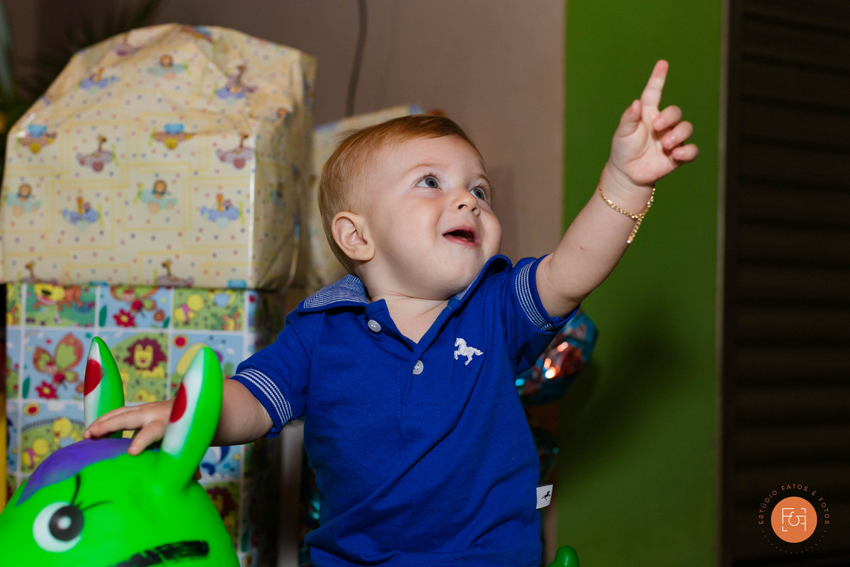 aniversariante com presentes