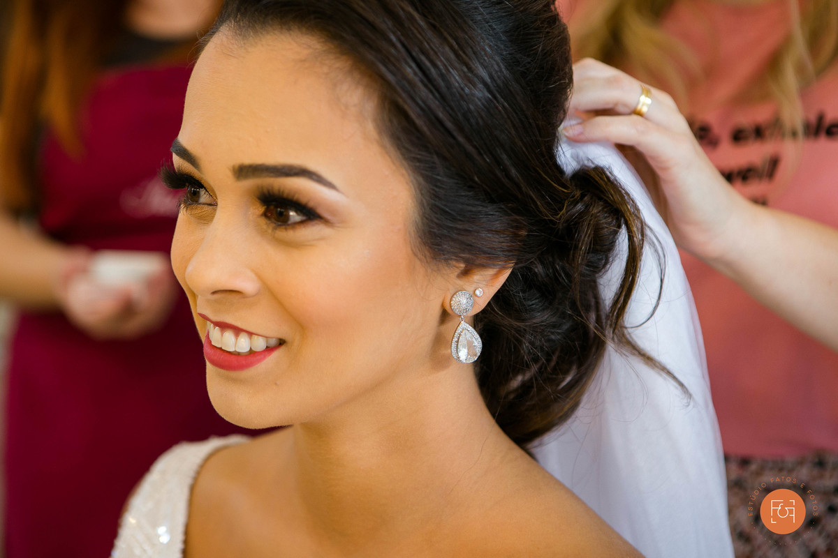 Making of noiva colocando véu