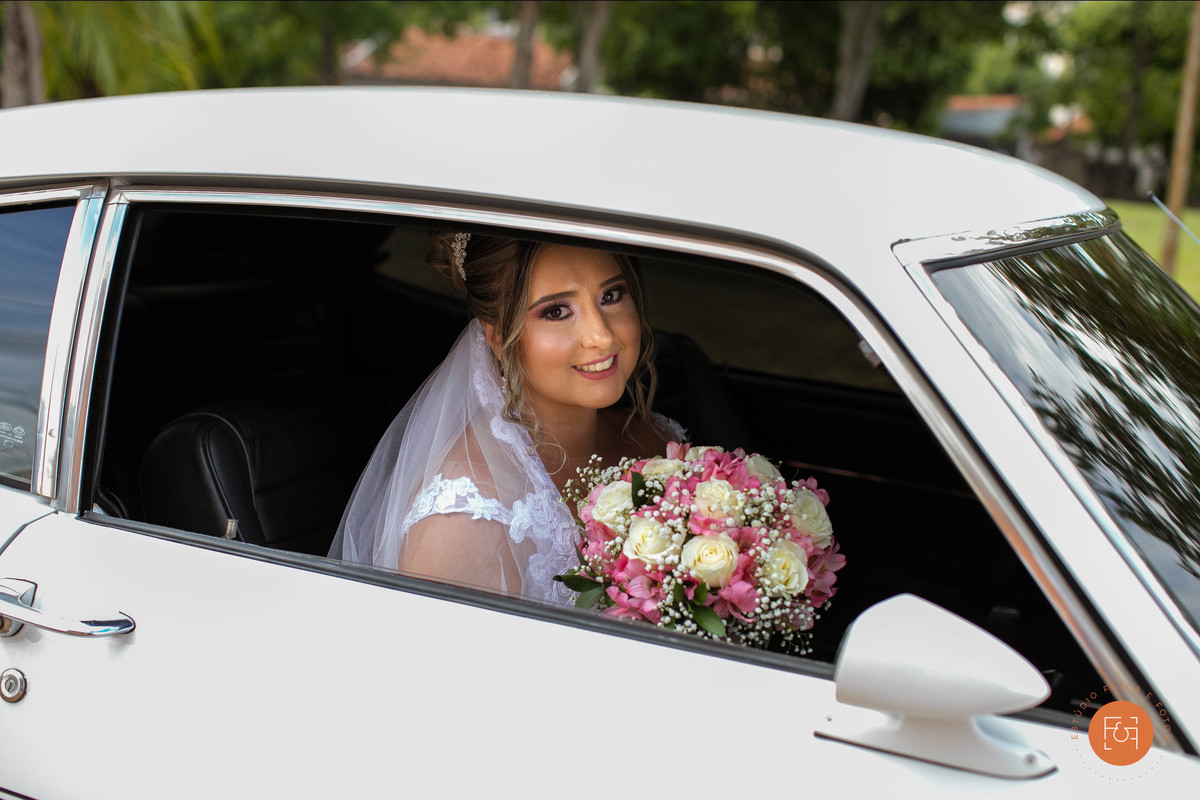 Noiva no carro