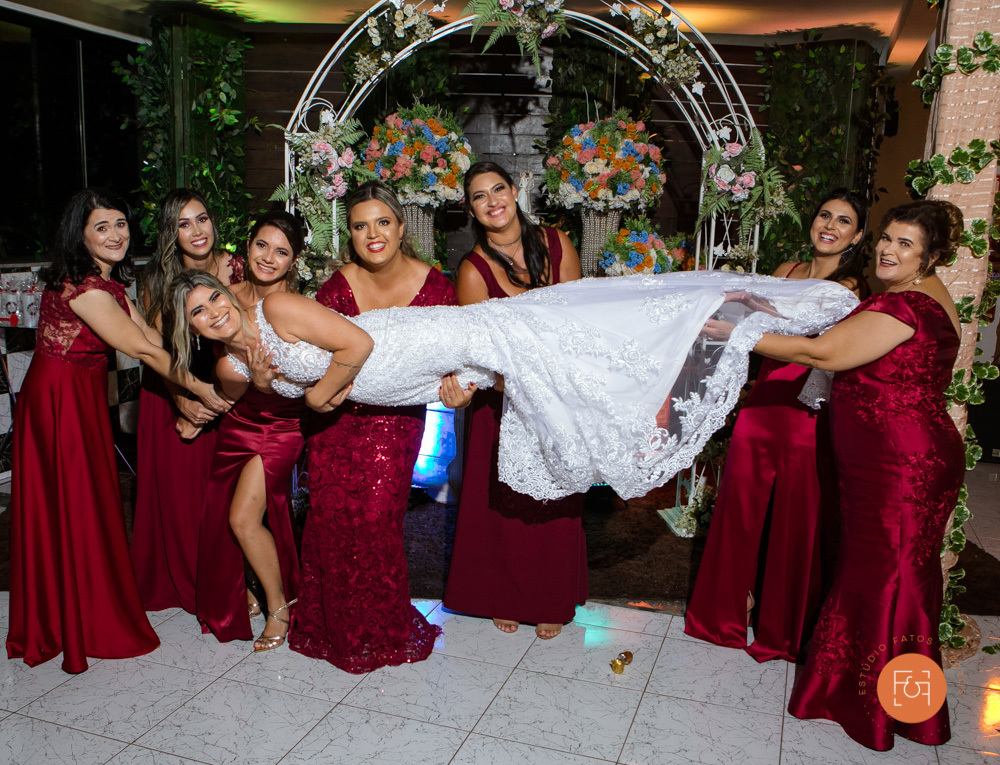 Noiva com madrinhas