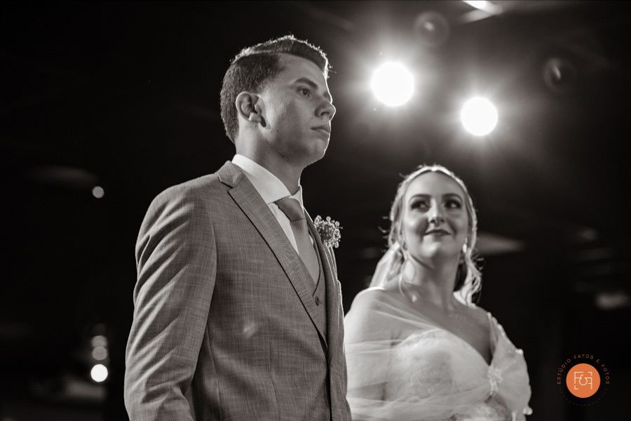 troca de olhar noivos cerimonia