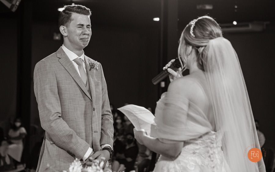 noivo emoção cerimonia