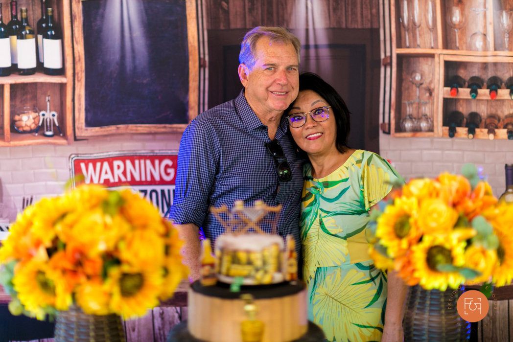 aniversariante homem com a esposa