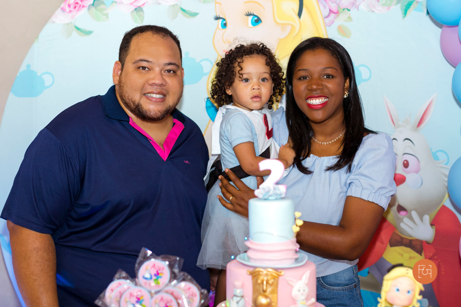 aniversariante menina com os pais família