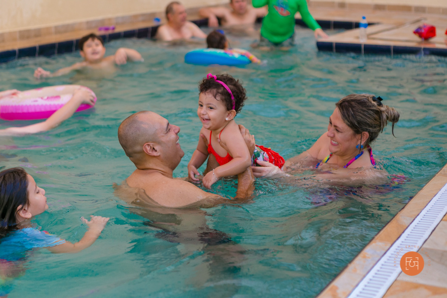 aniversariante menina com os pais família