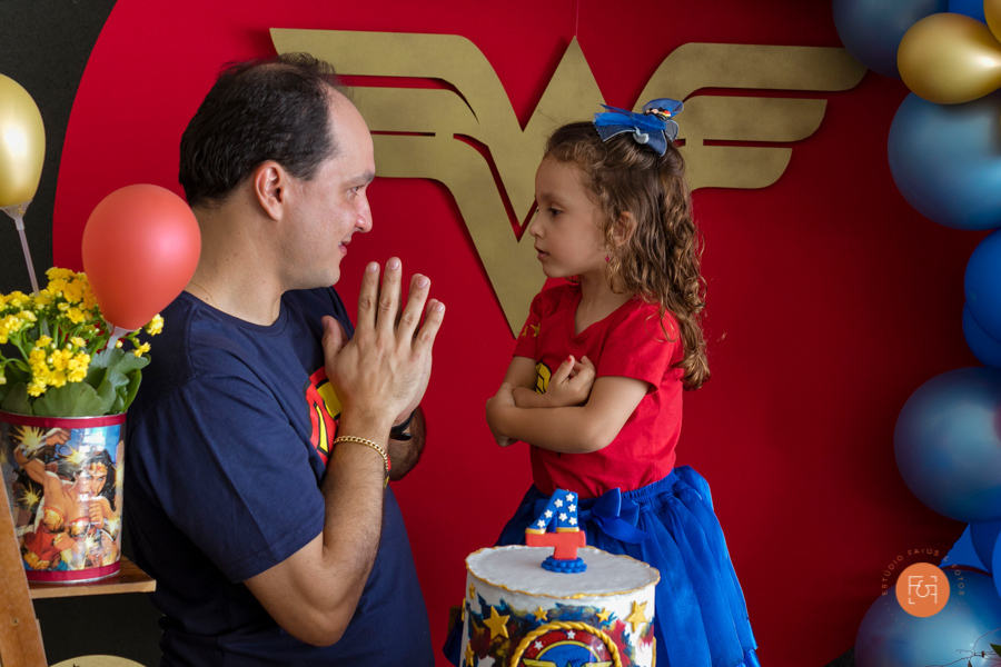 aniversariante menina com o pai