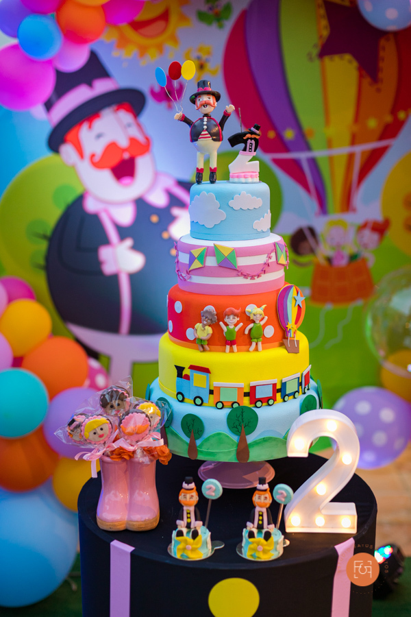 decoração mesa do bolo