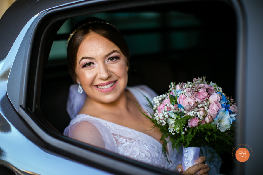 noiva no carro