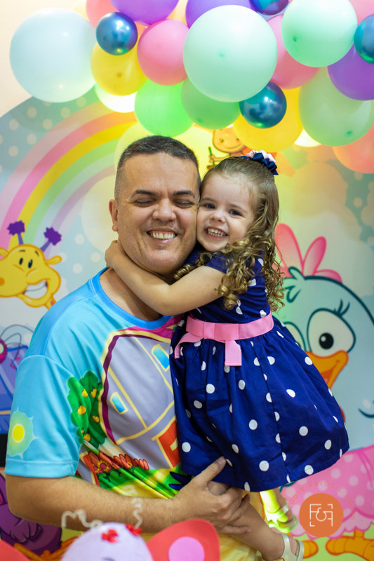 aniversariante menina com o pai