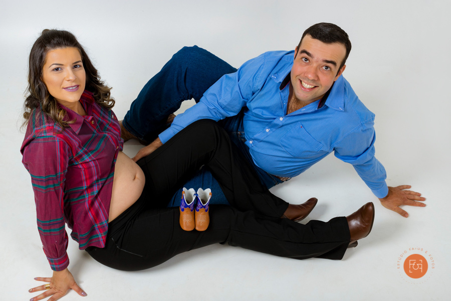 gestante com o papai sentados