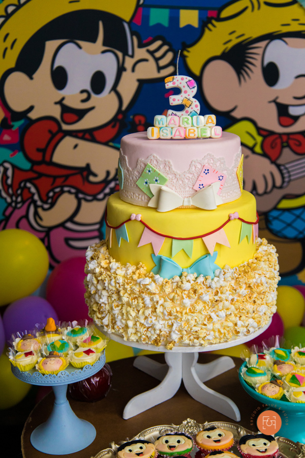 decoração mesa do bolo