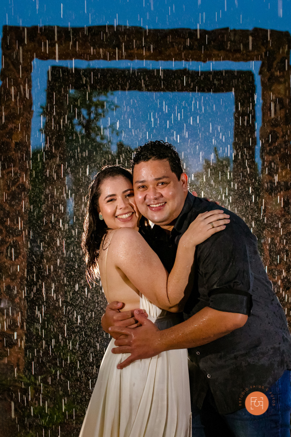 pré wedding noivos na chuva
